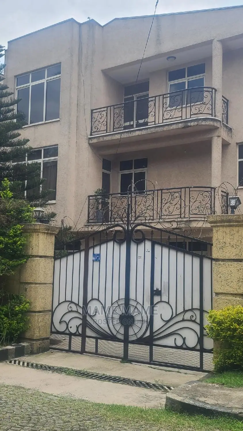7bdrm House in Addis Abeba, Yeka for sale
