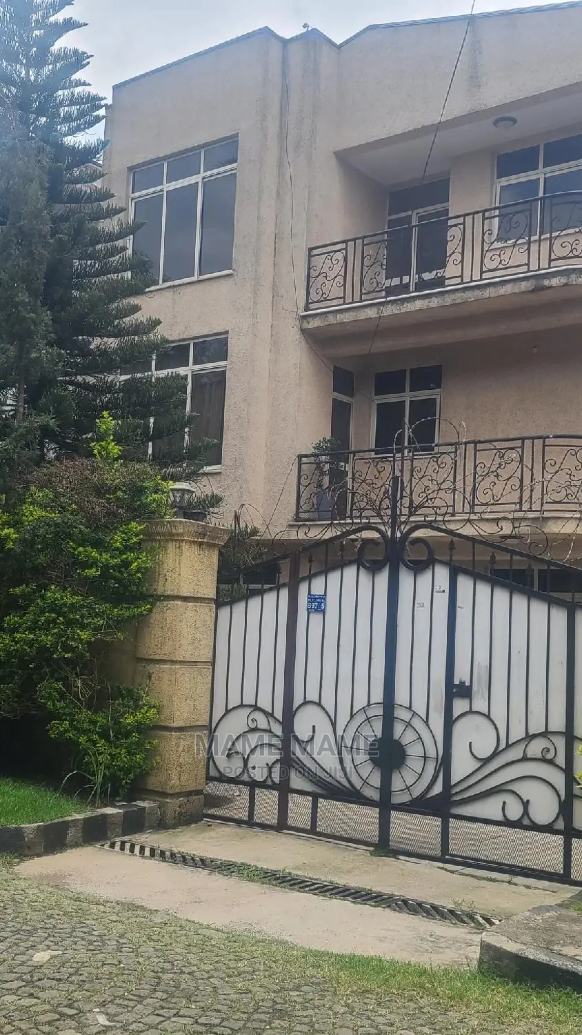 7bdrm House in Addis Abeba, Yeka for sale