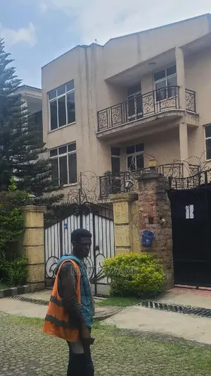 7bdrm House in Addis Abeba, Yeka for sale