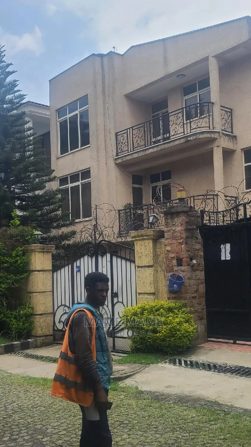 7bdrm House in Addis Abeba, Yeka for sale