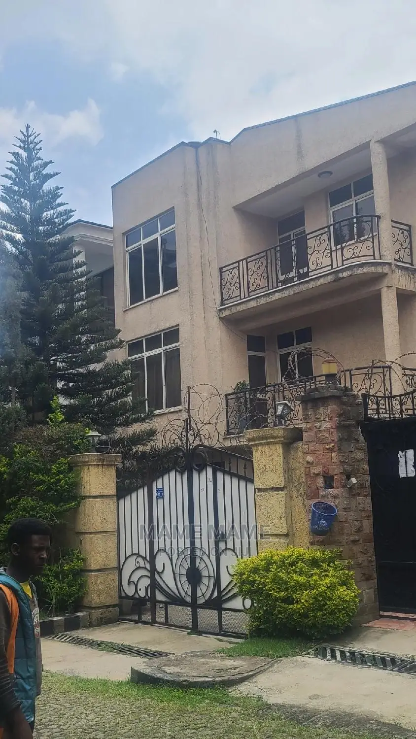 7bdrm House in Addis Abeba, Yeka for sale