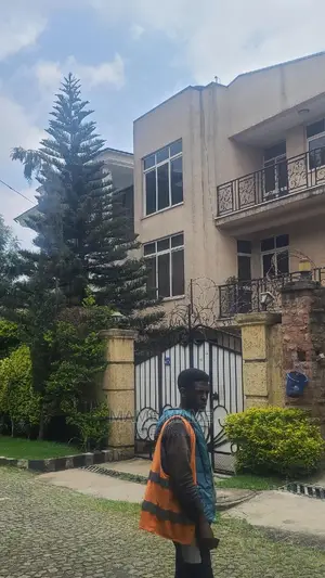 7bdrm House in Addis Abeba, Yeka for sale