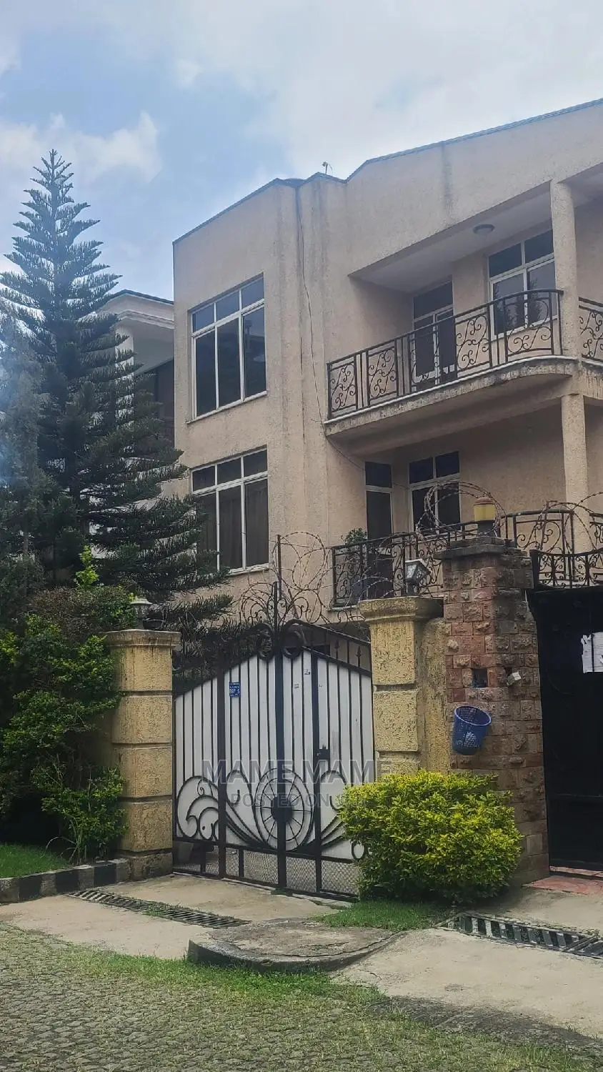 7bdrm House in Addis Abeba, Yeka for sale