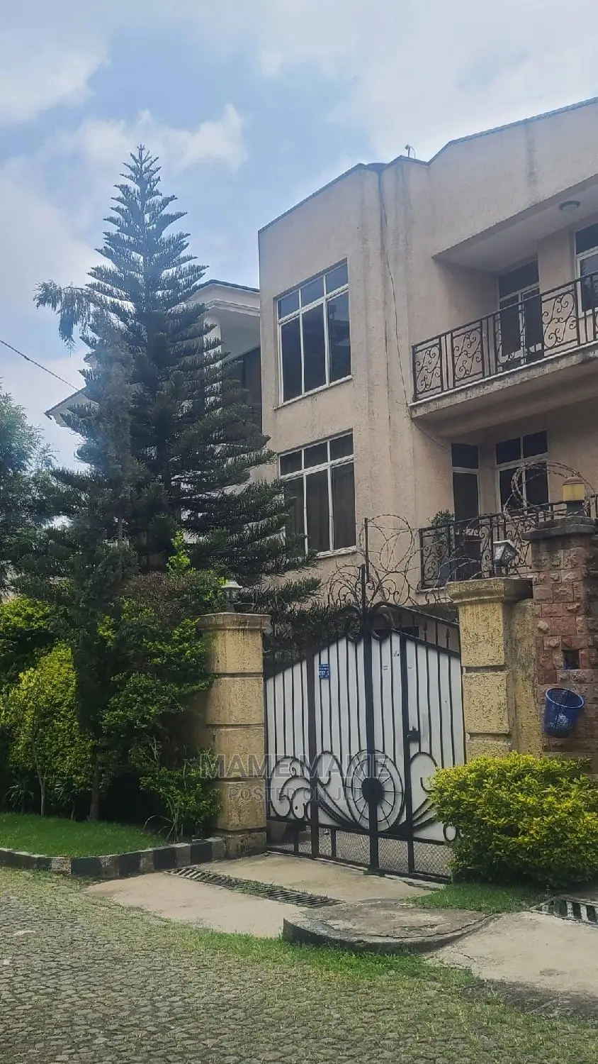 7bdrm House in Addis Abeba, Yeka for sale