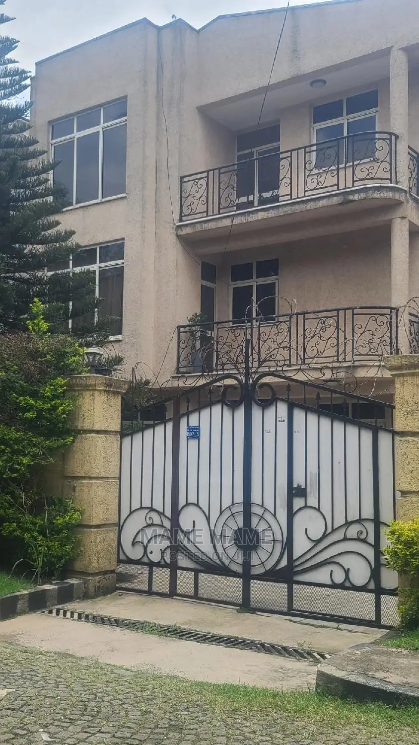 7bdrm House in Addis Abeba, Yeka for sale