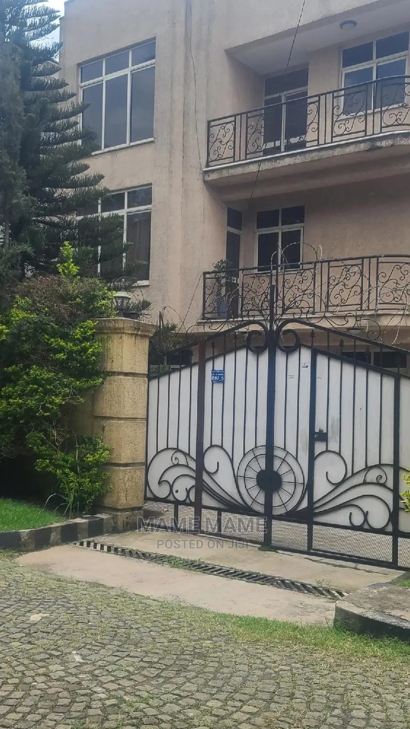 7bdrm House in Addis Abeba, Yeka for sale