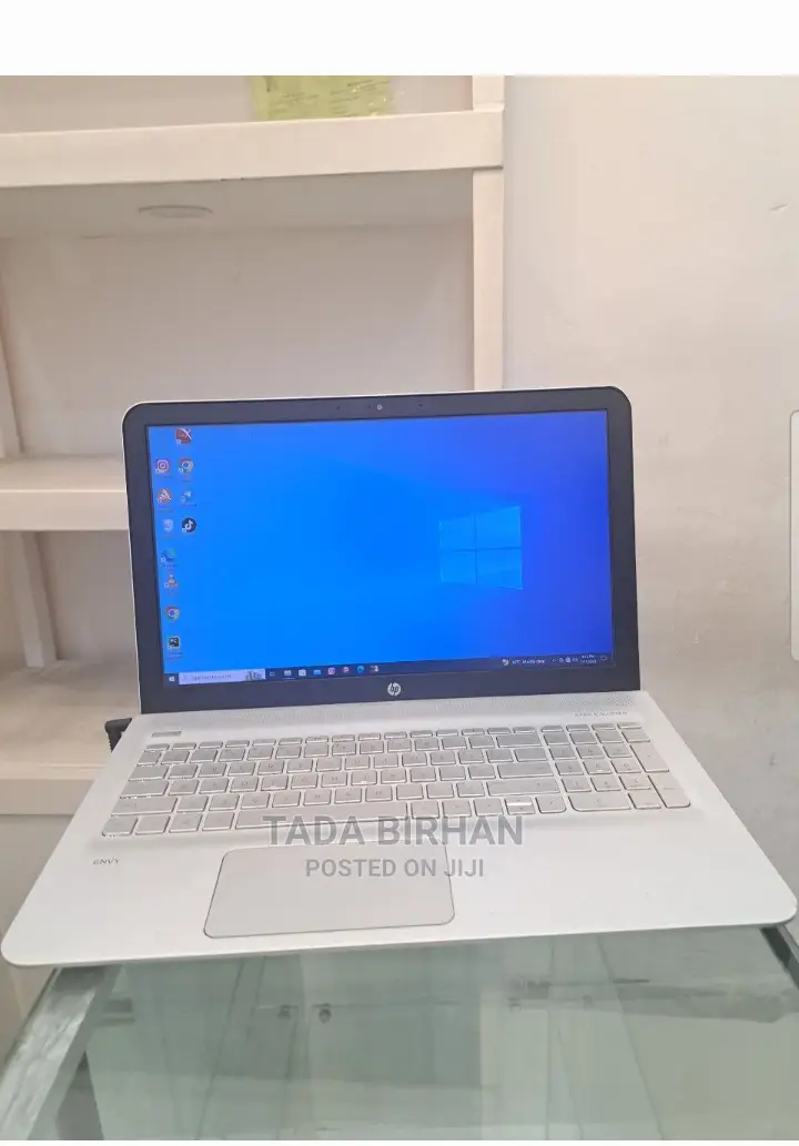 New Laptop HP Envy X360 8GB Intel Core I5 SSD 1T