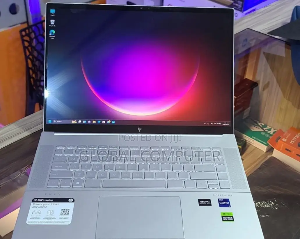 New Laptop HP Envy 17-3000 32GB Intel Core I9 SSD 2T
