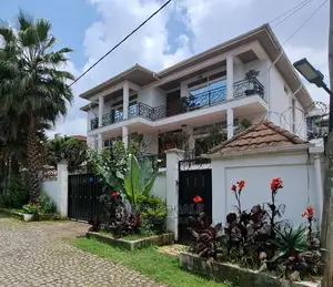 8bdrm House in Ayat, Bole for sale