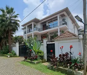8bdrm House in Ayat, Bole for sale
