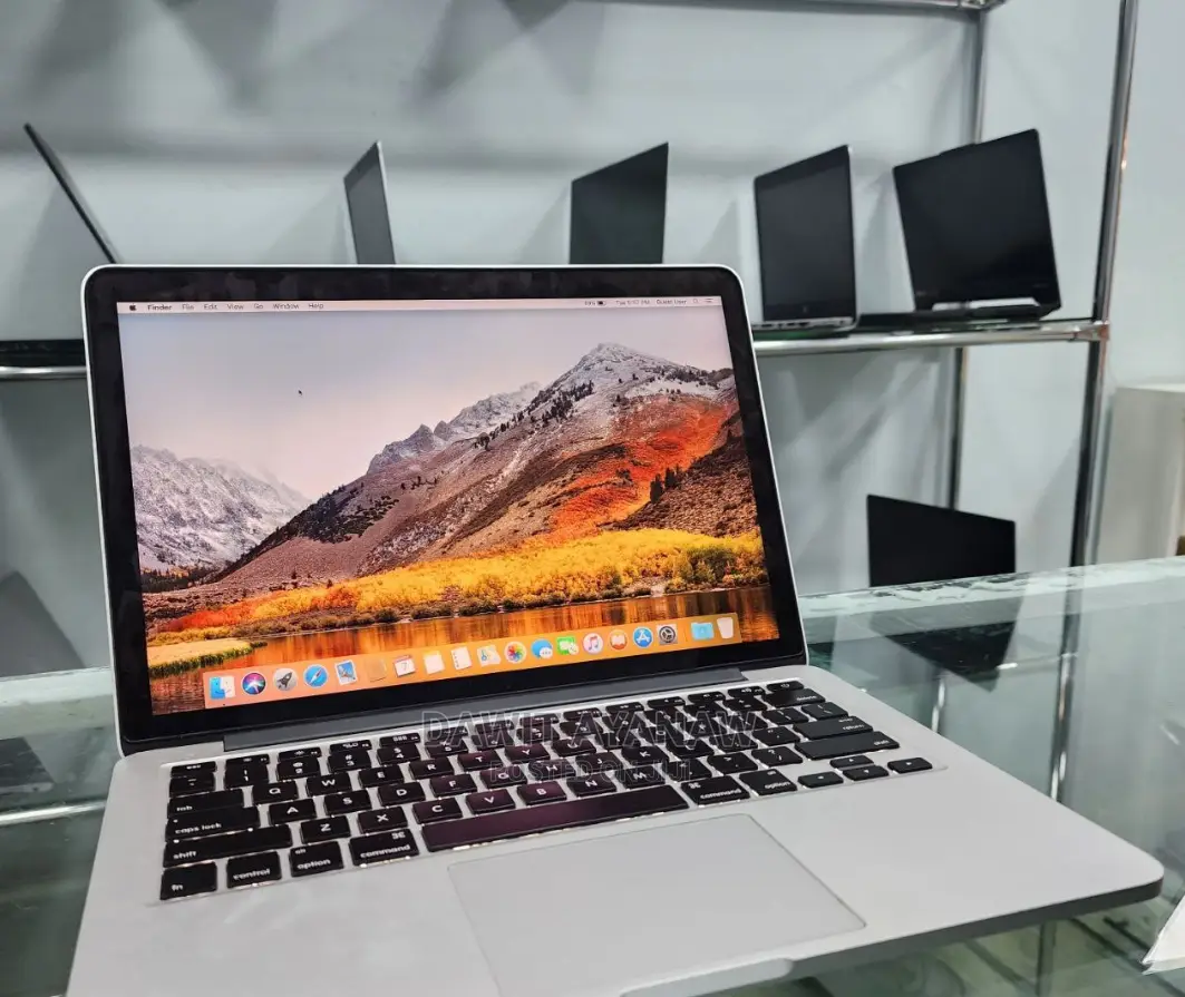 New Laptop Apple MacBook Pro 2015 8GB Intel Core I5 SSD 256GB