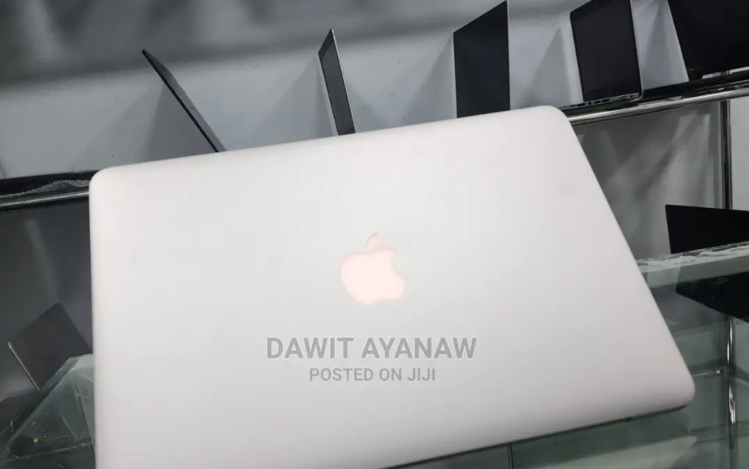 New Laptop Apple MacBook Pro 2015 8GB Intel Core I5 SSD 256GB