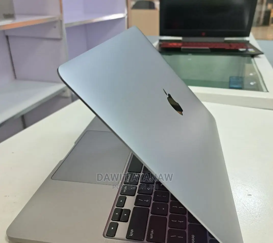 New Laptop Apple MacBook Pro 2020 M1 8GB Intel Core I5 SSD 256GB