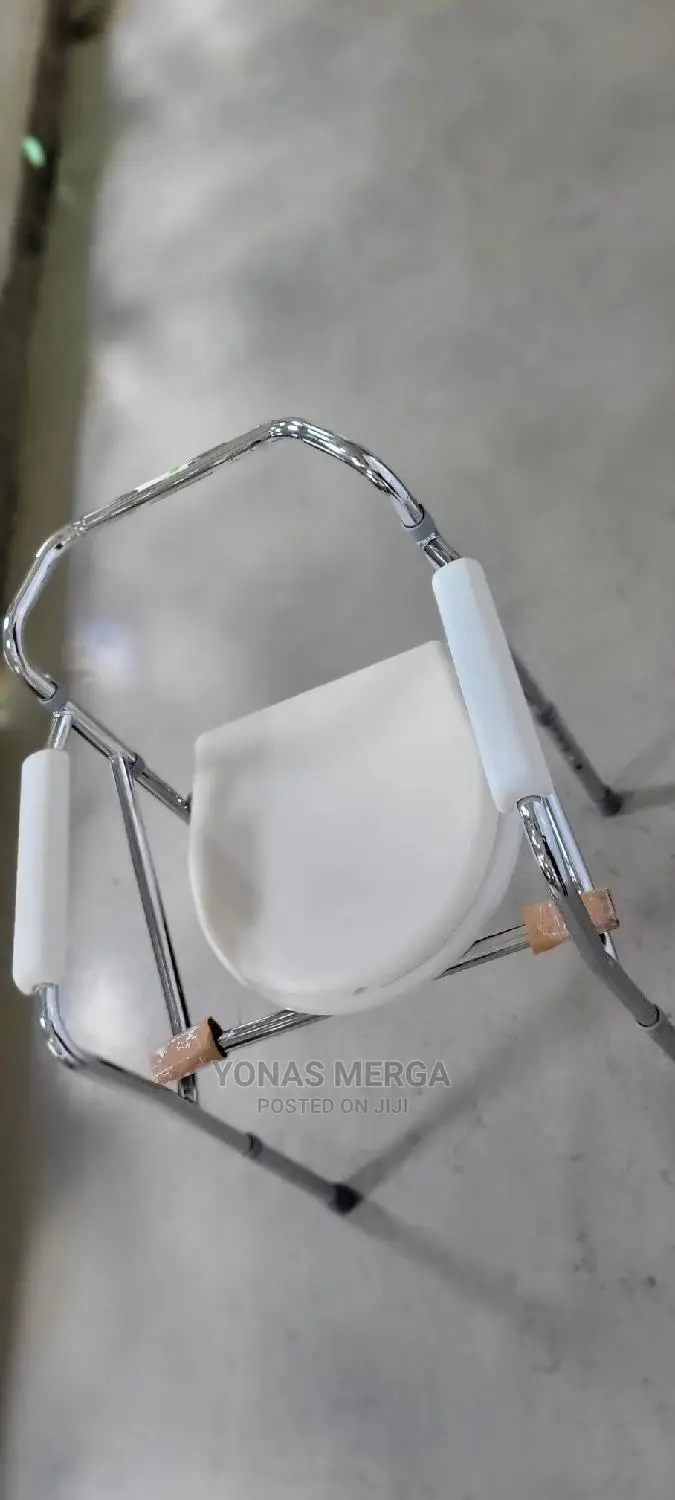Commode Chair For
Bath Tub Stool,Folding Mobile Toilet