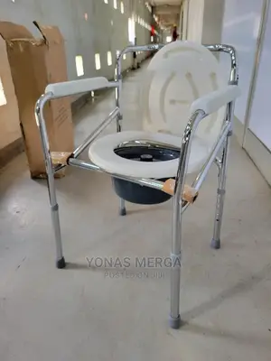 Commode Chair For
Bath Tub Stool,Folding Mobile Toilet