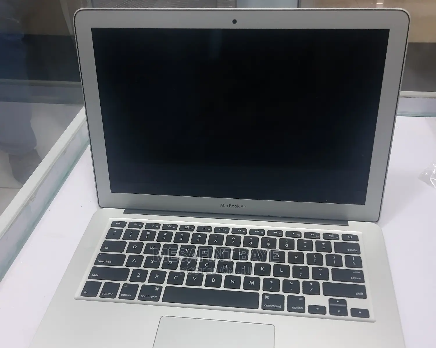 New Laptop Apple MacBook Air 2020 M1 8GB Intel Core i7 SSD 512GB
