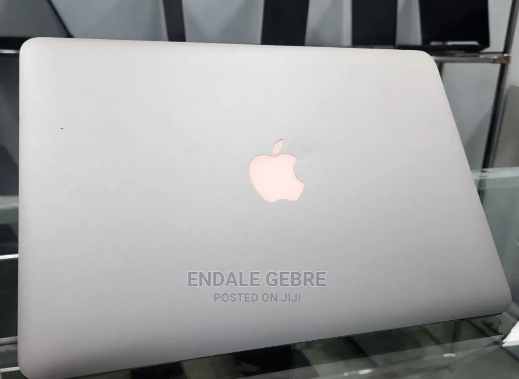 New Laptop Apple MacBook Pro 2015 8GB Intel Core I5 SSD 256GB