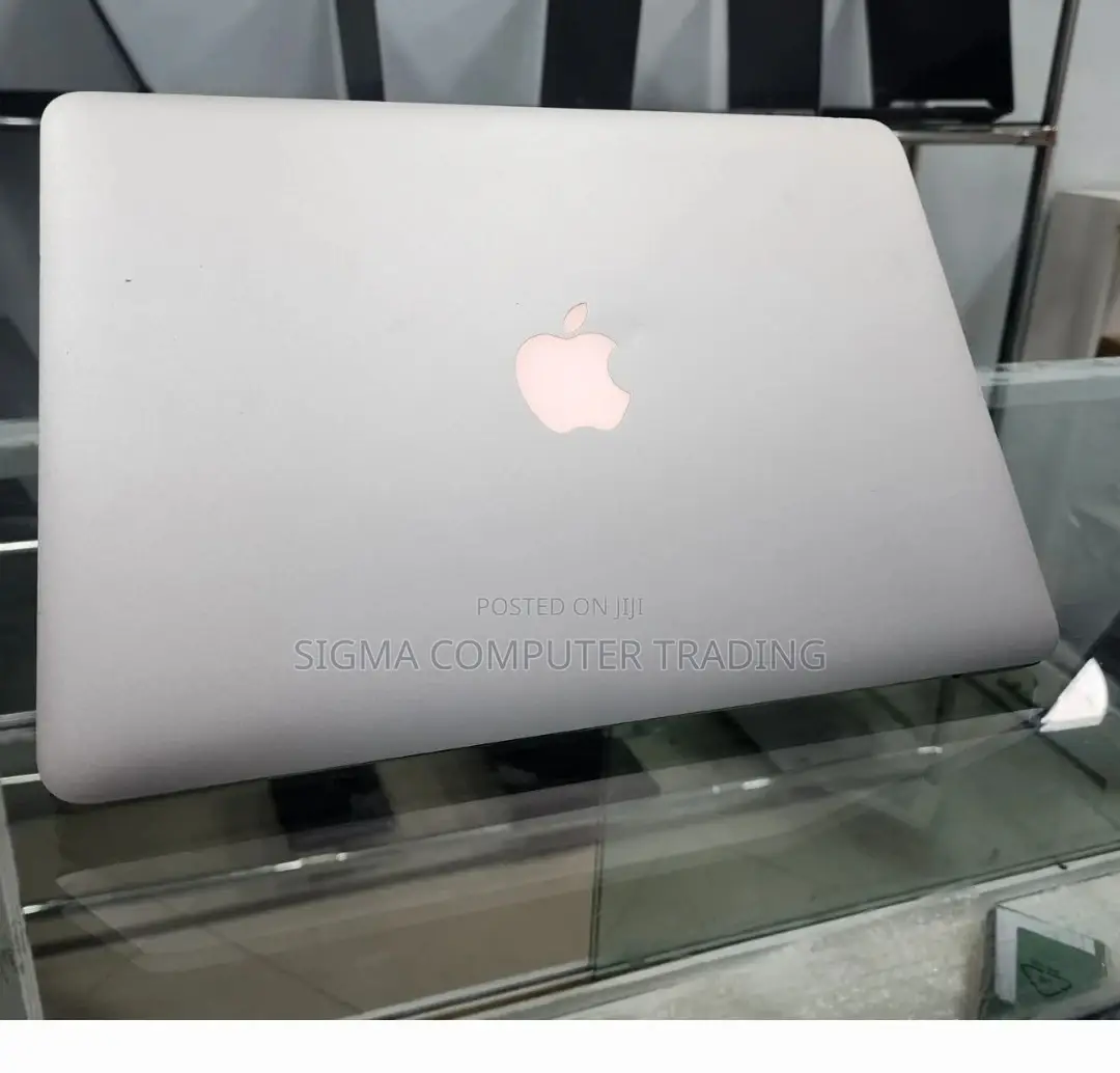 New Laptop Apple MacBook 2015 8GB Intel Core I5 SSD 256GB