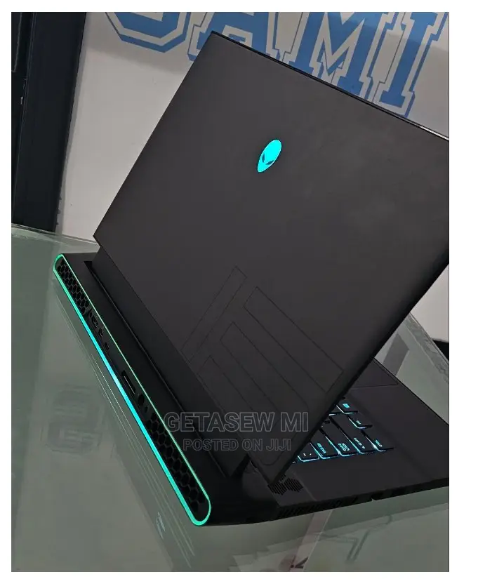 New Laptop Alienware M17x R2 16GB Intel Core I7 SSD 1T