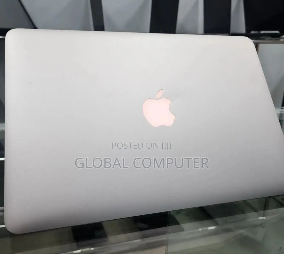 New Laptop Apple MacBook 2015 8GB Intel Core I5 SSD 256GB