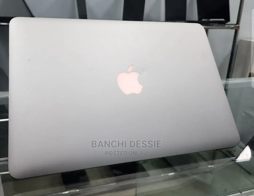New Laptop Apple MacBook Pro 8GB Intel Core I5 SSD 256GB