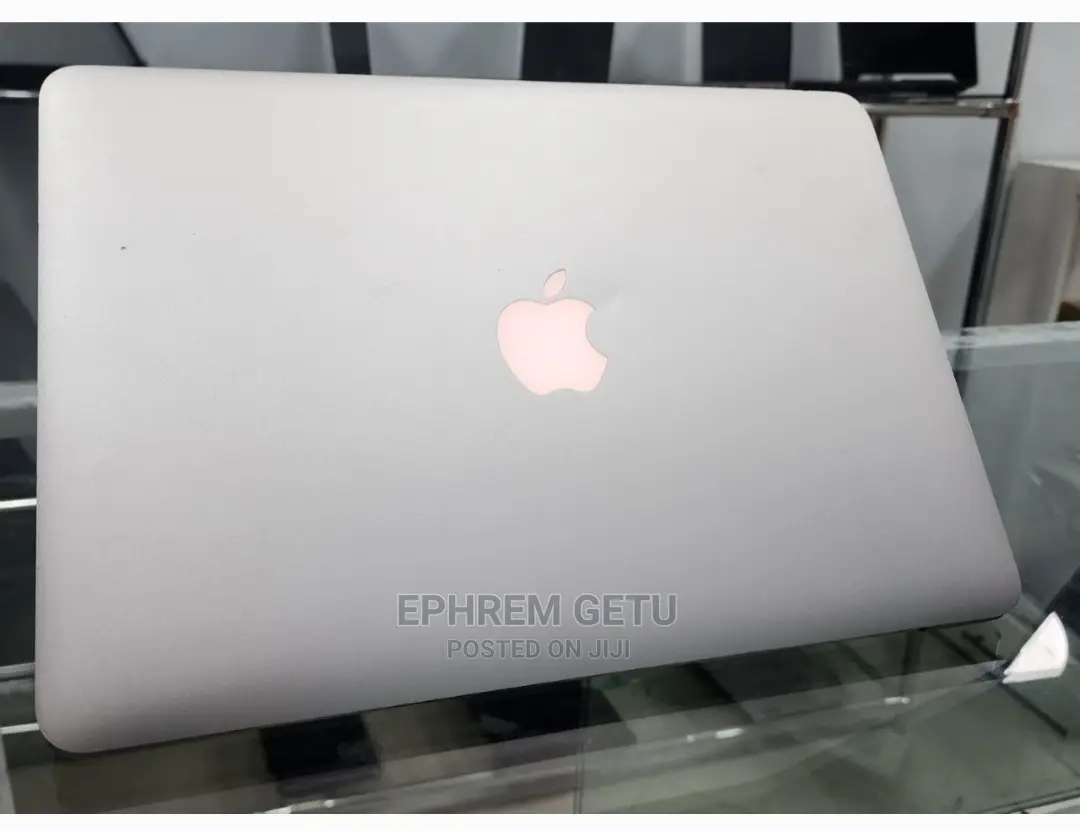 New Laptop Apple MacBook 2015 8GB Intel Core I5 SSD 256GB