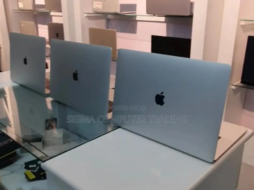 New Laptop Apple MacBook Pro 2017 16GB Intel Core I7 SSD 512GB