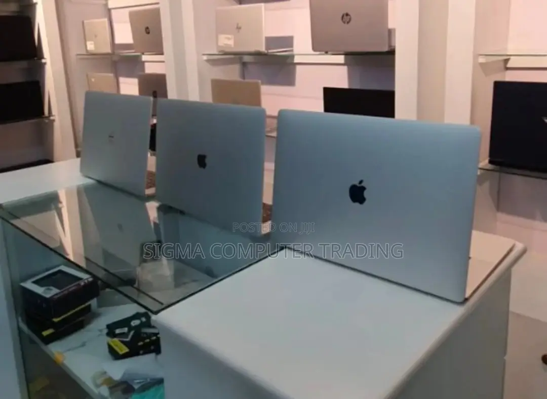 New Laptop Apple MacBook Pro 2017 16GB Intel Core I7 SSD 512GB