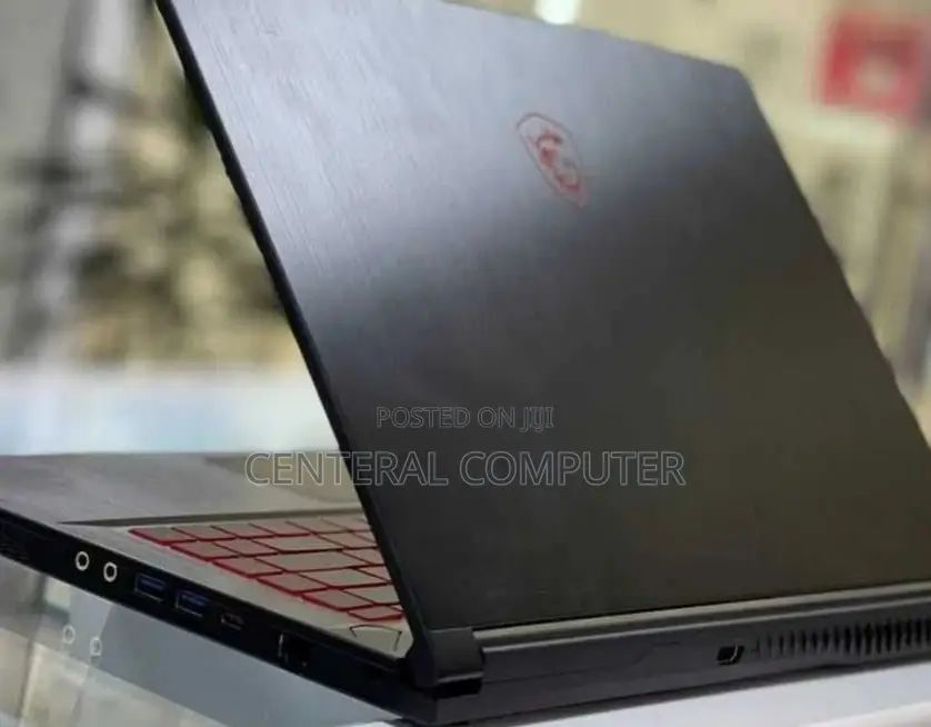 New Laptop MSI GF62 8RE 8GB Intel Core I5 SSD 16 GB