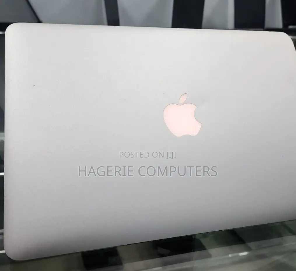 New Laptop Apple MacBook Pro 8GB Intel Core I5 SSD 256GB