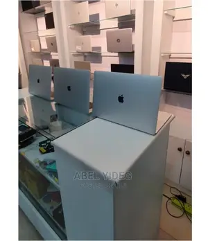 Photo - New Laptop Apple MacBook Pro 2017 16GB Intel Core i7 SSD 512GB