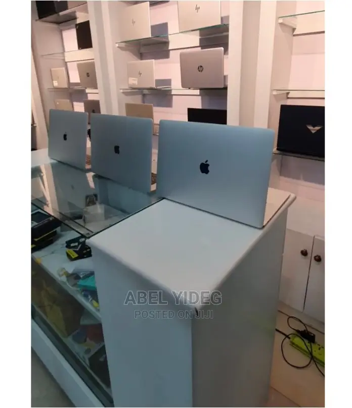 New Laptop Apple MacBook Pro 2017 16GB Intel Core i7 SSD 512GB