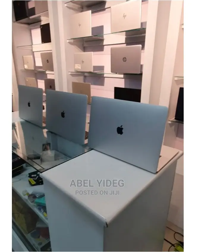 New Laptop Apple MacBook Pro 2017 16GB Intel Core i7 SSD 512GB