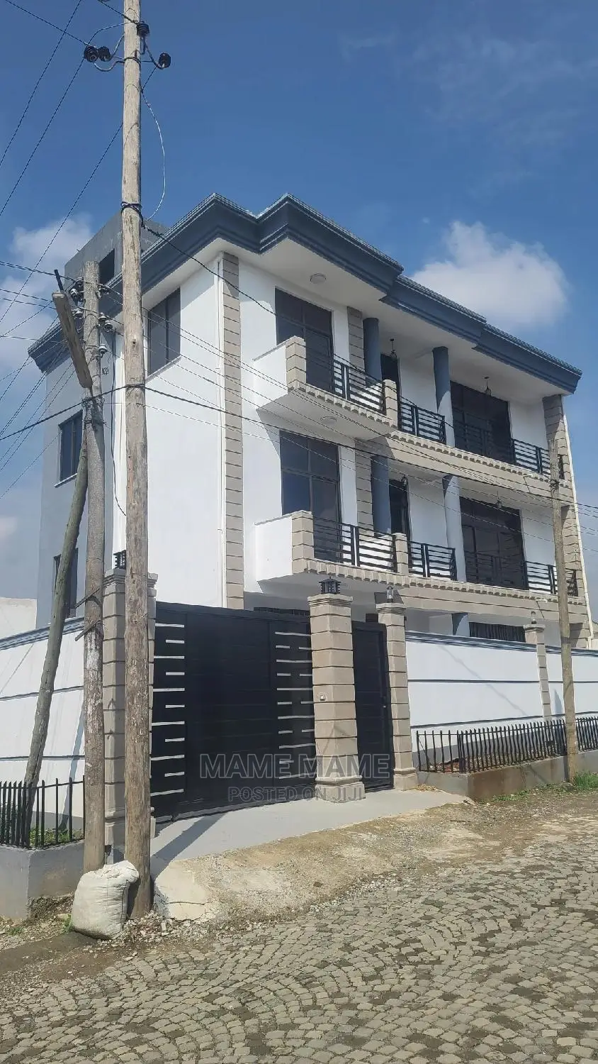 7bdrm House in Addis Abeba, Bole for sale