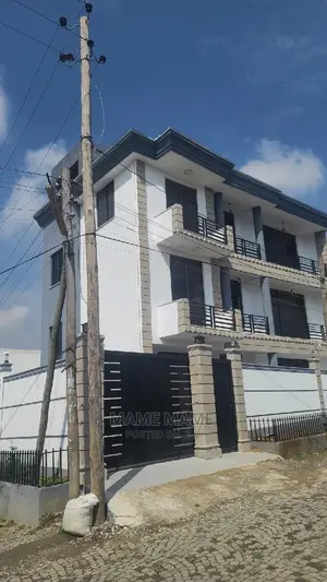 7bdrm House in Addis Abeba, Bole for sale