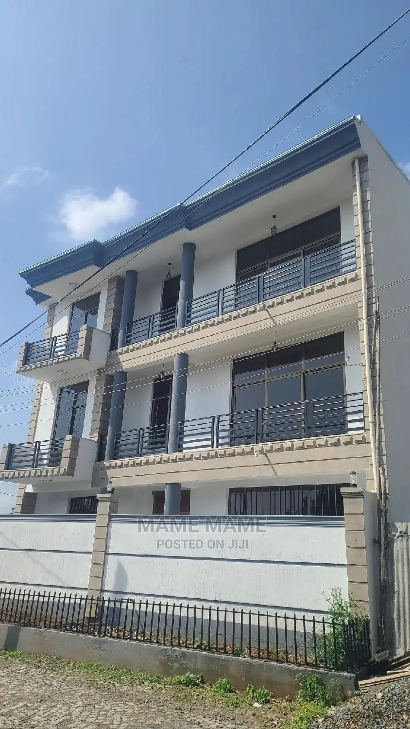7bdrm House in Addis Abeba, Bole for sale