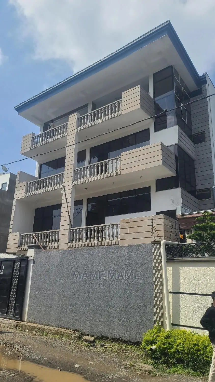 7bdrm House in Addis Abeba, Bole for sale