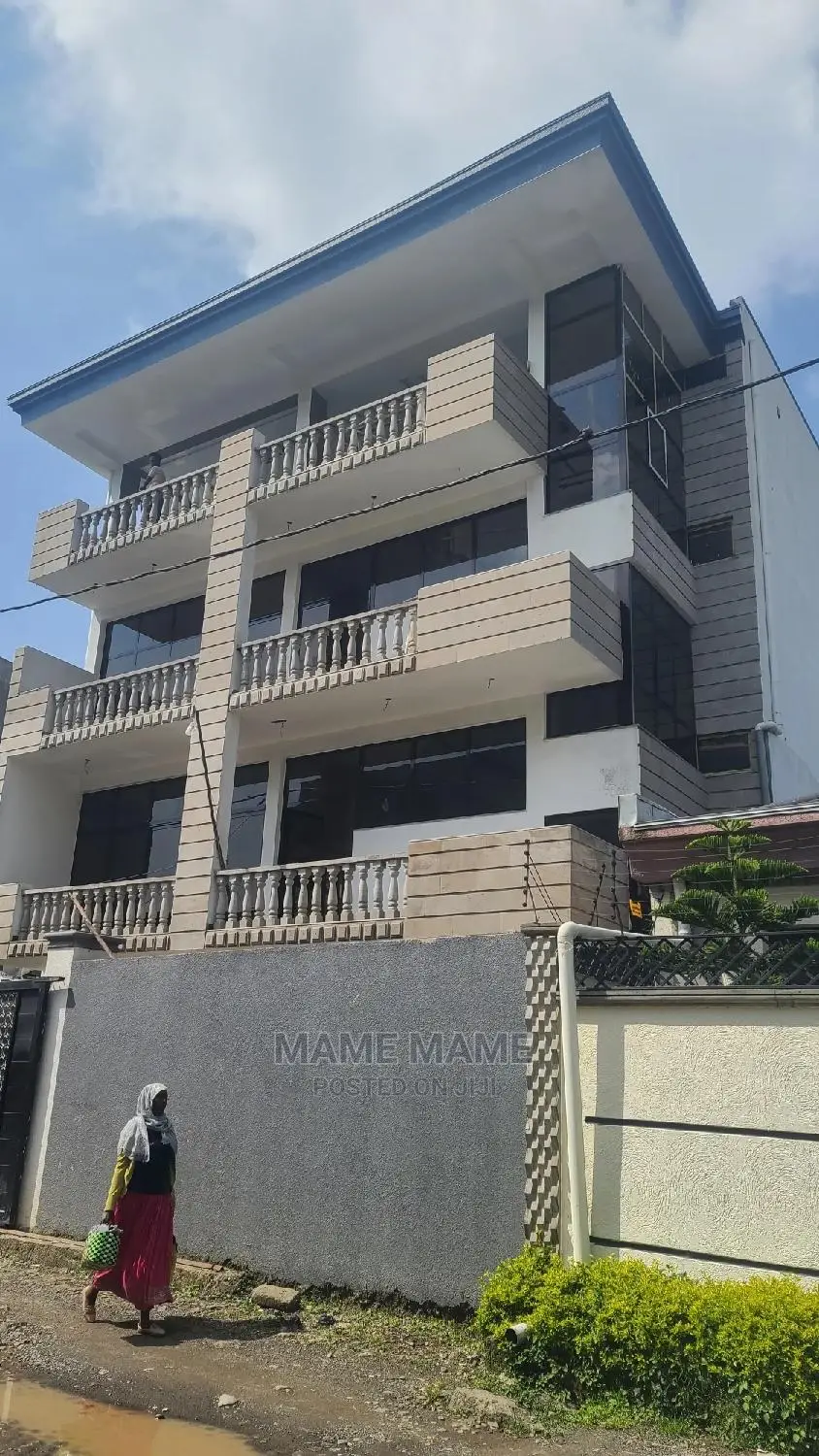 7bdrm House in Addis Abeba, Bole for sale