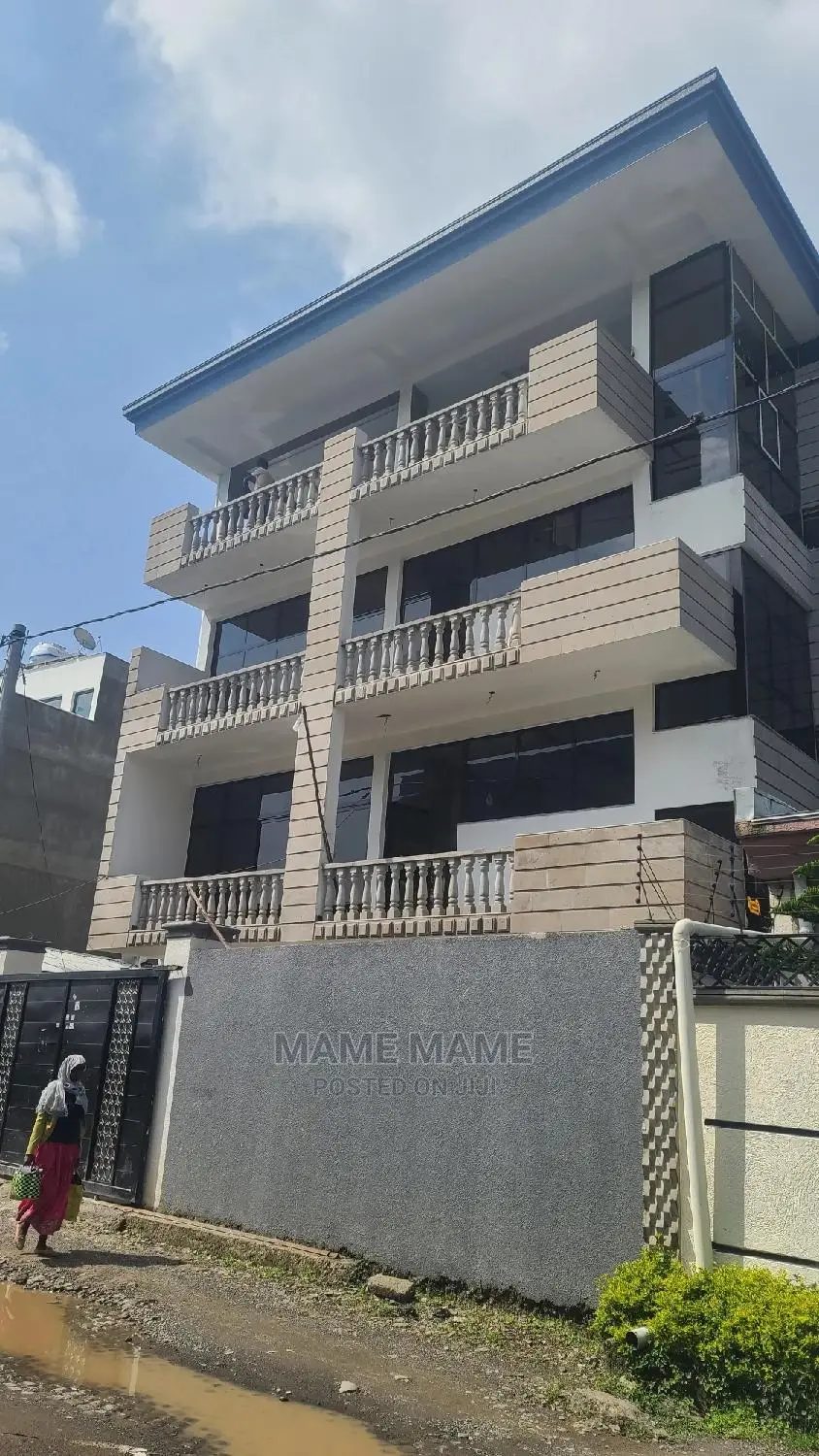 7bdrm House in Addis Abeba, Bole for sale