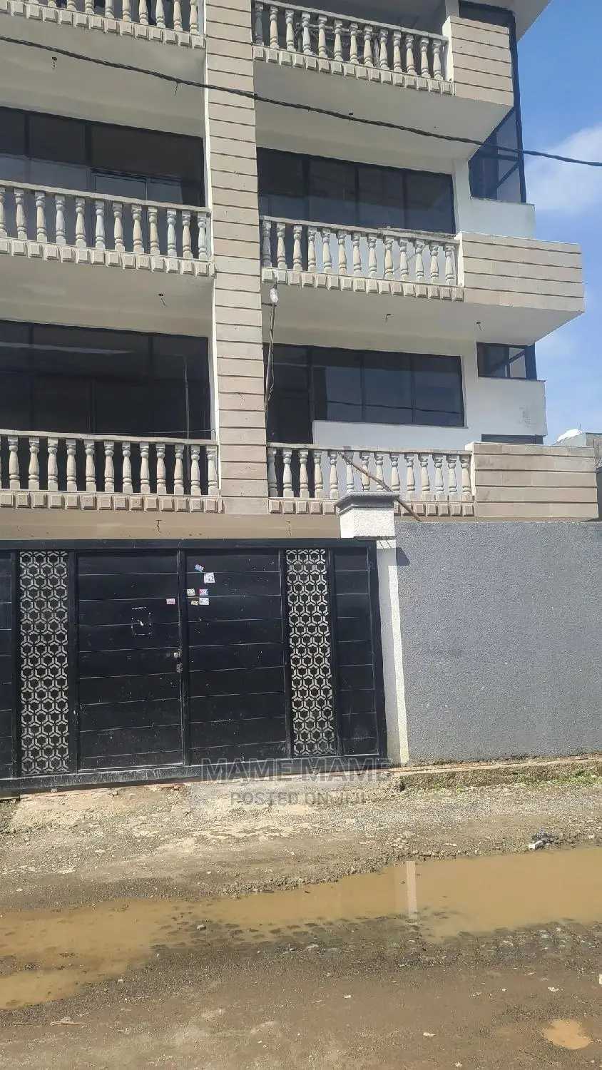 7bdrm House in Addis Abeba, Bole for sale
