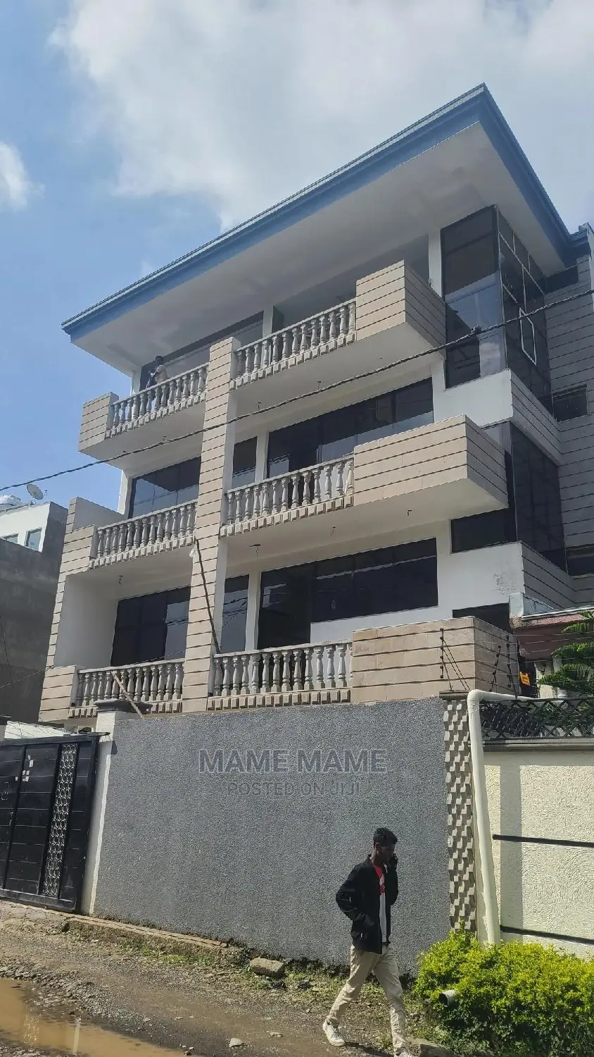 7bdrm House in Addis Abeba, Bole for sale
