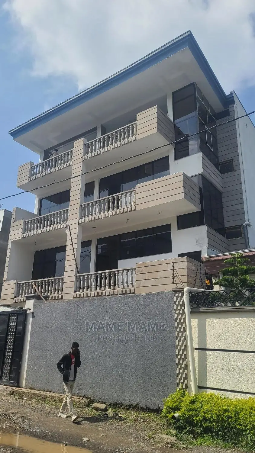 7bdrm House in Addis Abeba, Bole for sale