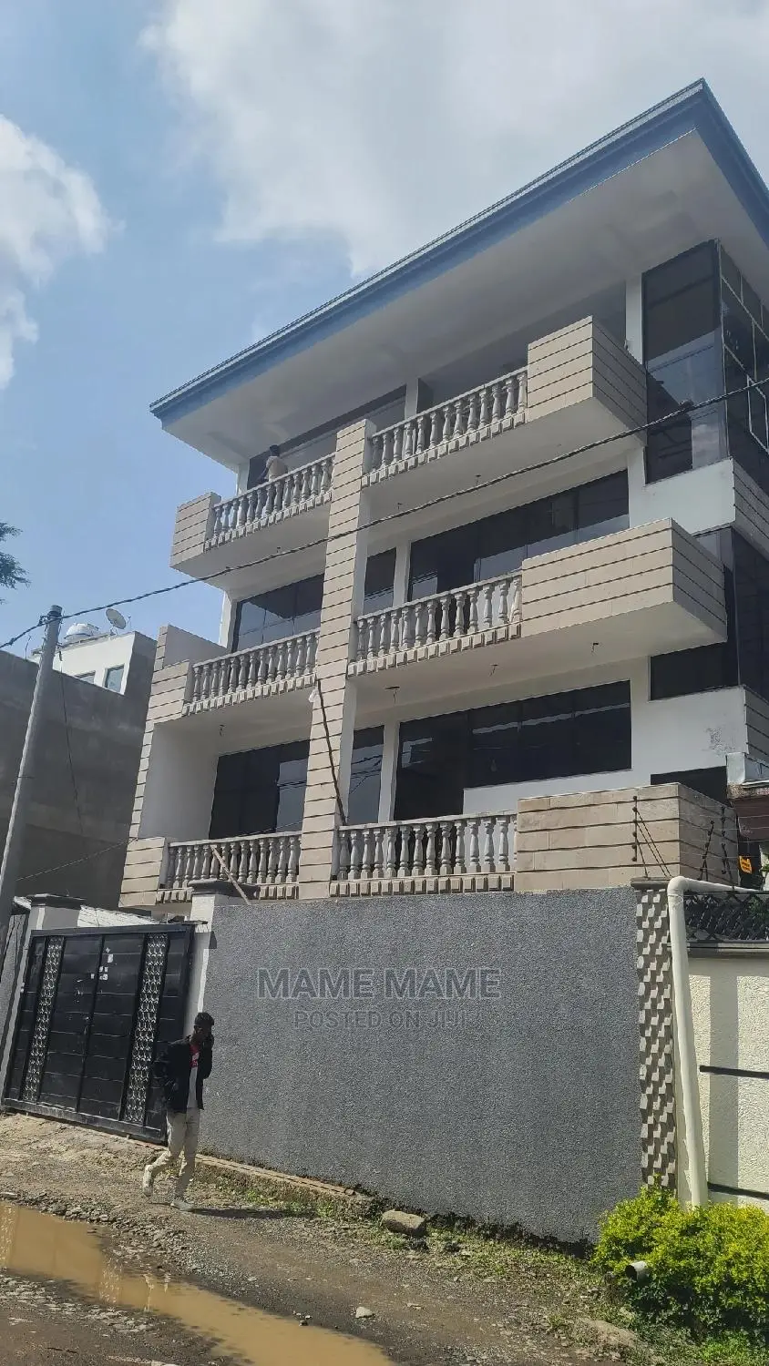 7bdrm House in Addis Abeba, Bole for sale