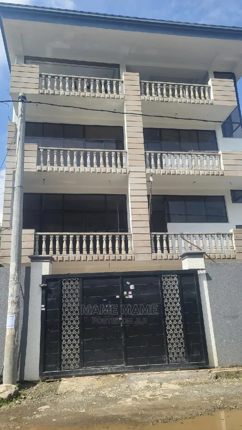 7bdrm House in Addis Abeba, Bole for sale