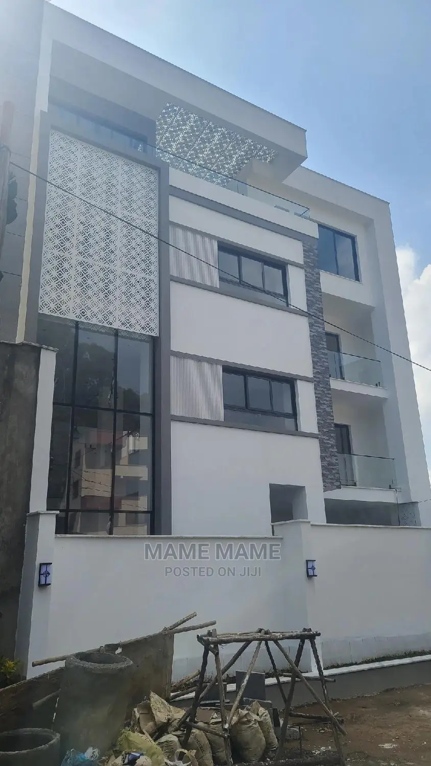 8bdrm House in Addis Abeba, Bole for sale