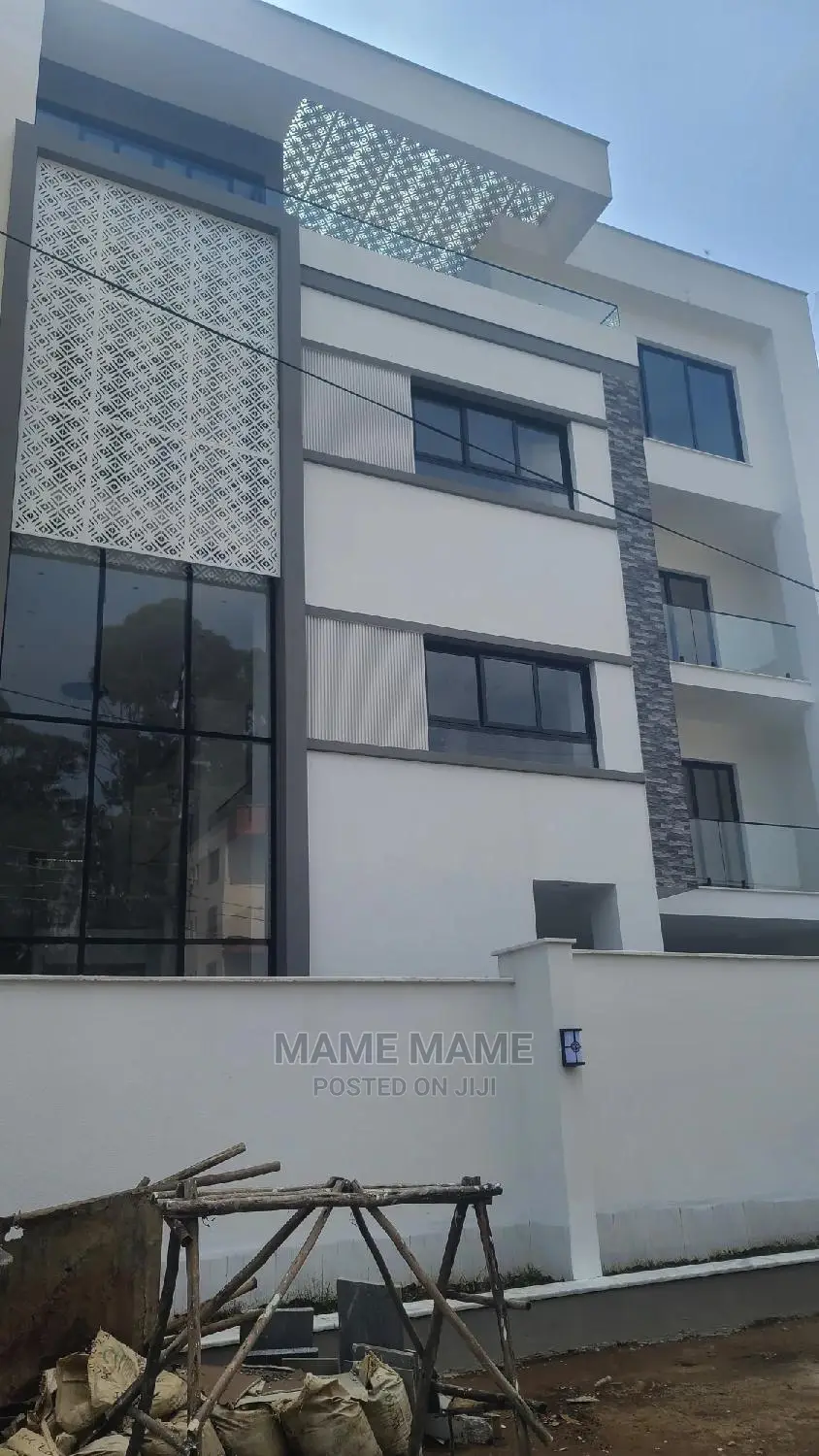 8bdrm House in Addis Abeba, Bole for sale