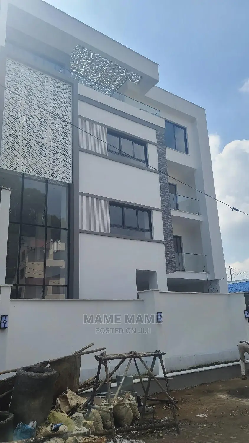 8bdrm House in Addis Abeba, Bole for sale