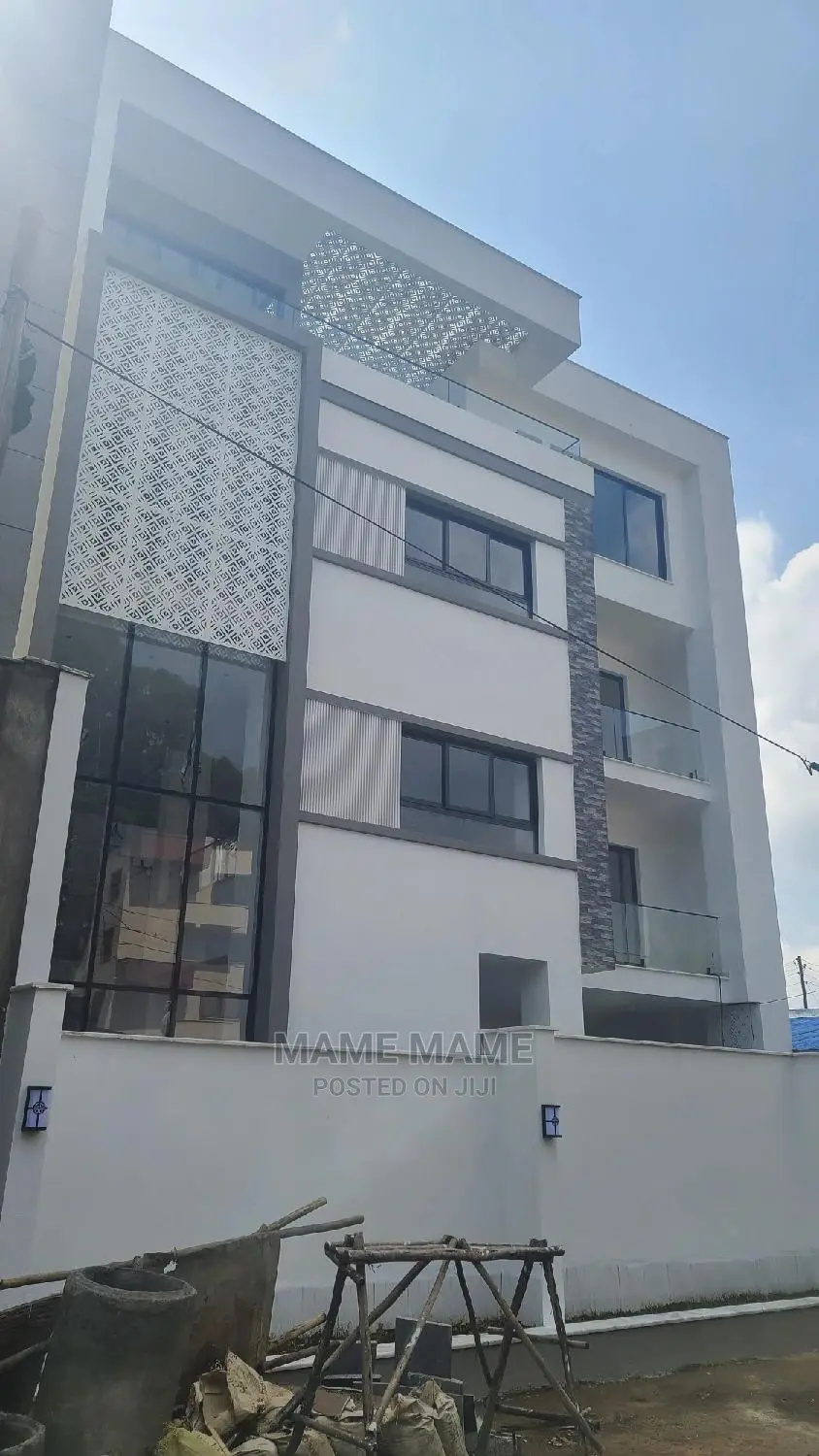 8bdrm House in Addis Abeba, Bole for sale