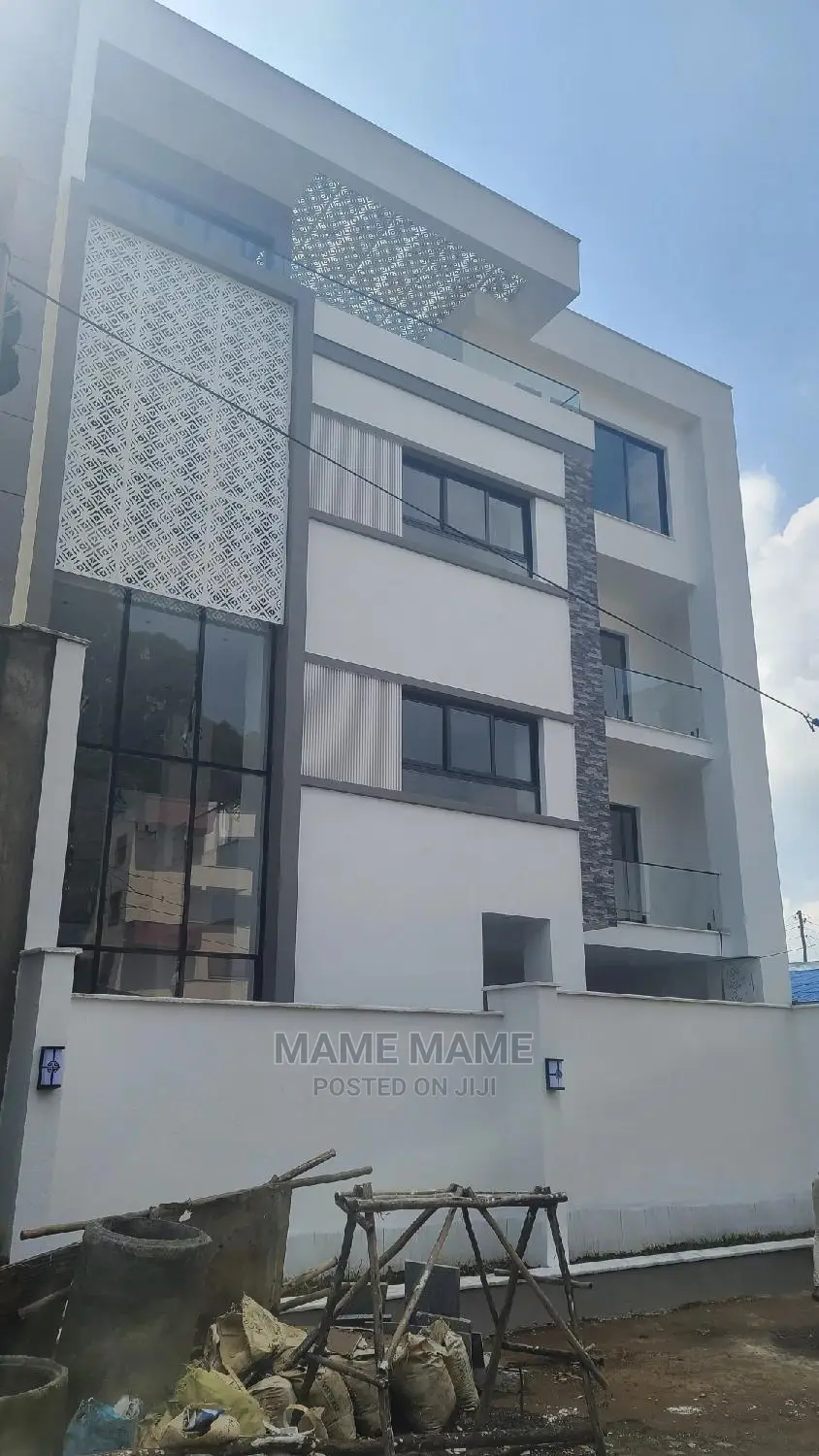 8bdrm House in Addis Abeba, Bole for sale