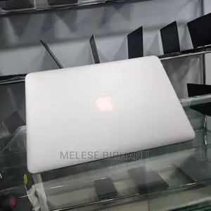 New Laptop Apple MacBook 2015 8GB Intel Core I5 SSD 256GB